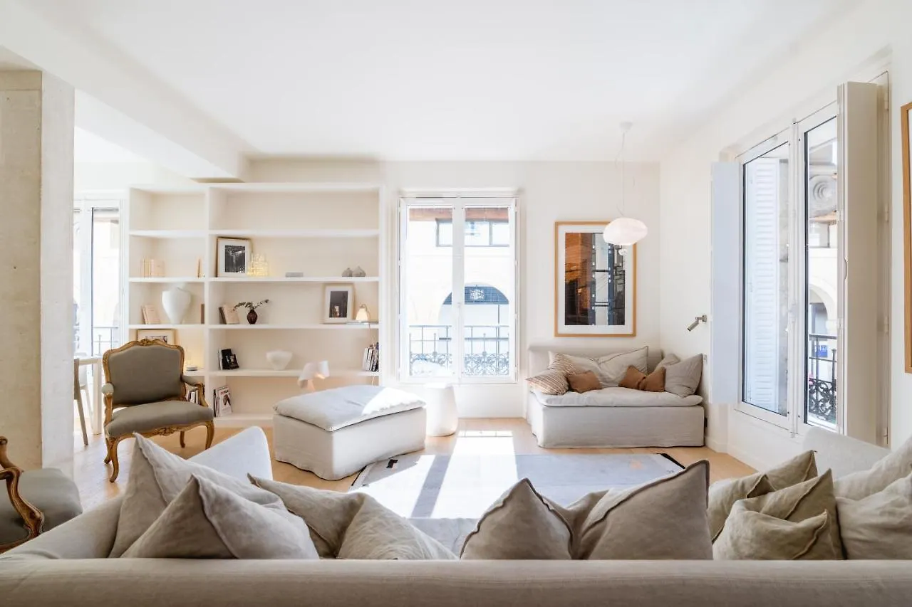 Veeve - Alabaster Bright Apartment Paris