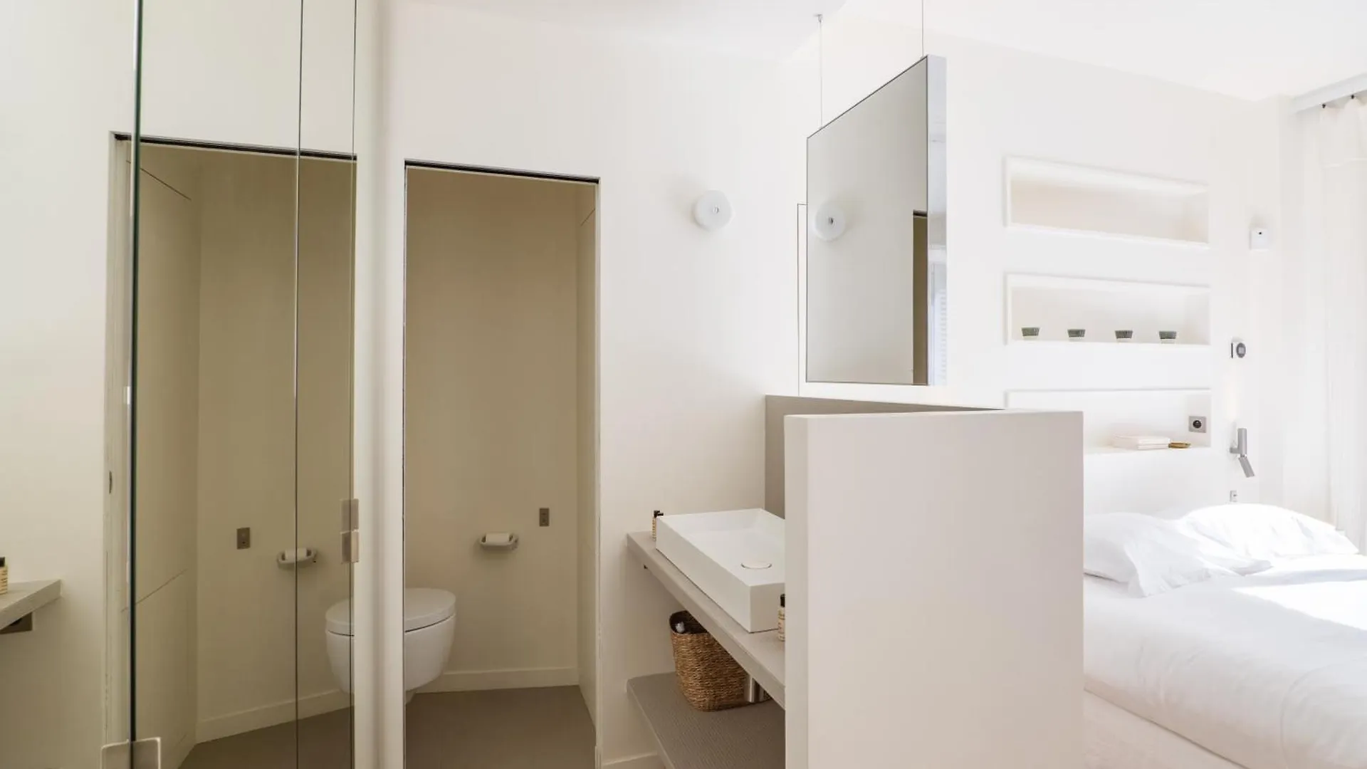Veeve - Alabaster Bright Apartment Paris