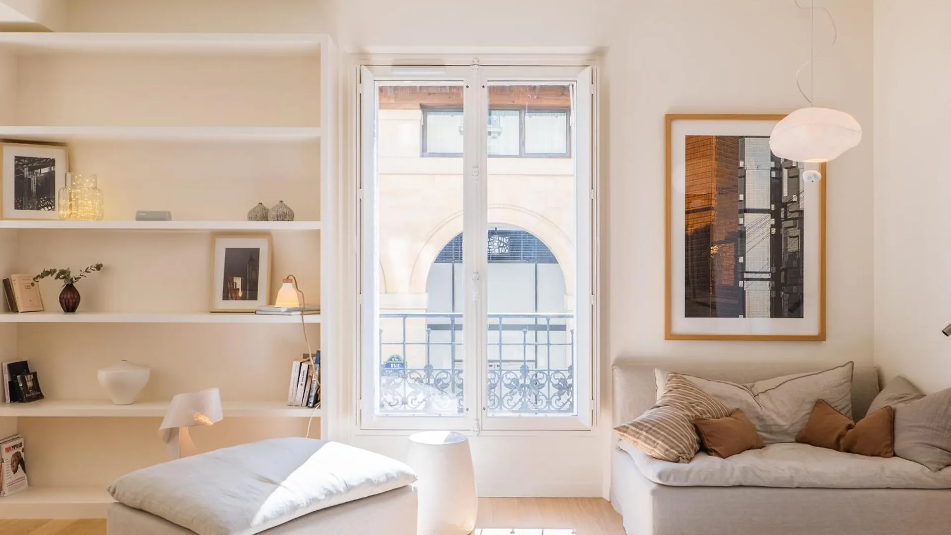 Veeve - Alabaster Bright Apartment Paris